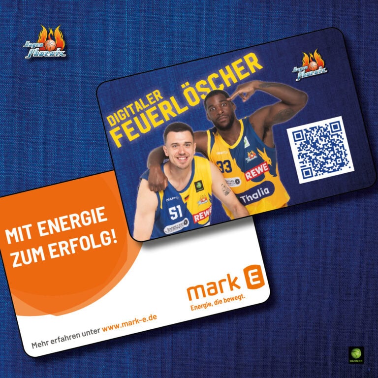 Zwei fröhliche Basketballspieler in blauen und gelben Trikots mit QR-Code.